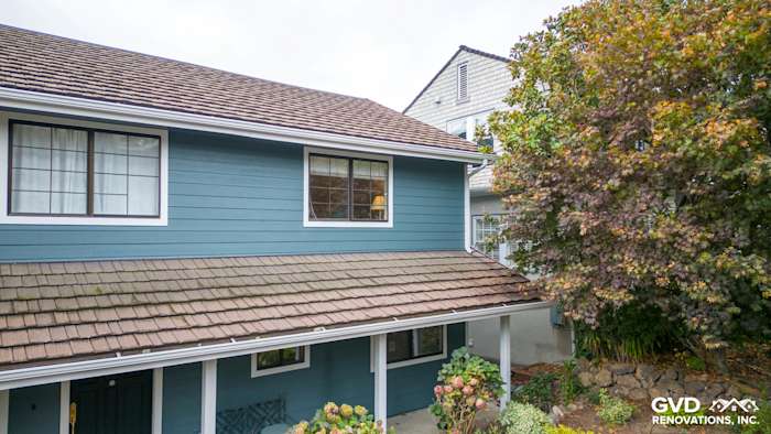 Evening Blue Cedarmill HardiePlank siding with Rustic Grain Arctic White trim on a home exterior in Oakland