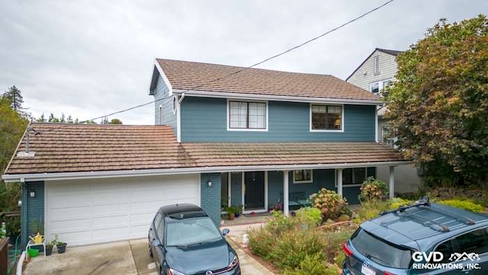 Two-story home in Oakland with Evening Blue HardiePlank siding and Rustic Grain Arctic White trim