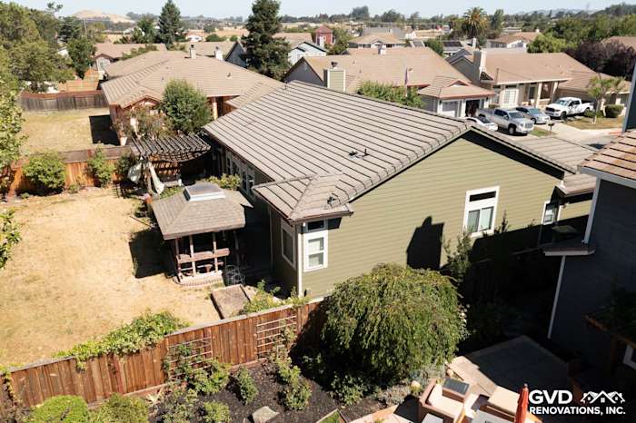 Petaluma home featuring Mountain Sage James Hardie siding and Cobble Stone trim with landscaped yard