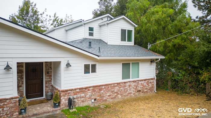 James Hardie Cedarmill siding and Alside windows on modern Oakland home exterior