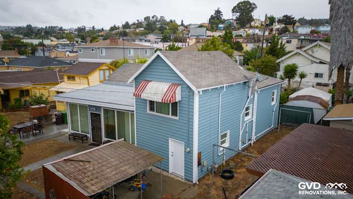 Newly installed Alside Prodigy vinyl siding in light blue on a two-story home in Oakland, CA