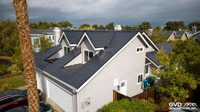 Pearl Gray James Hardie Plank Lap Siding and Arctic White trim on a Foster City home exterior