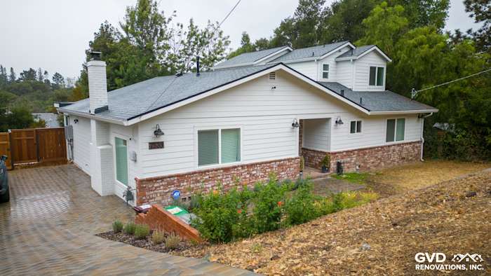 Modern Oakland home with James Hardie Cedarmill siding, Alside windows, and brick accents
