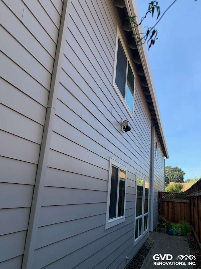 New Pearl Gray HardiePlank siding and Arctic White trim installed on home in Napa, CA