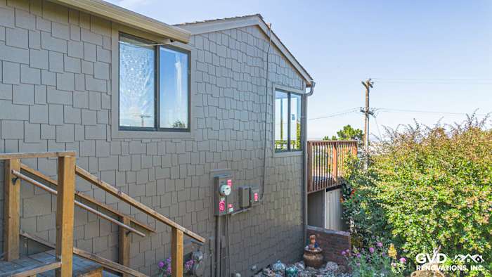 Custom-painted James Hardie Shake siding enhances a home exterior in Vallejo, featuring a contemporary design and durable