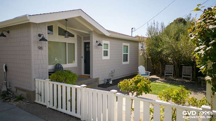 Pearl Gray James Hardie shingle siding with Arctic White trim on a Mill Valley home exterior