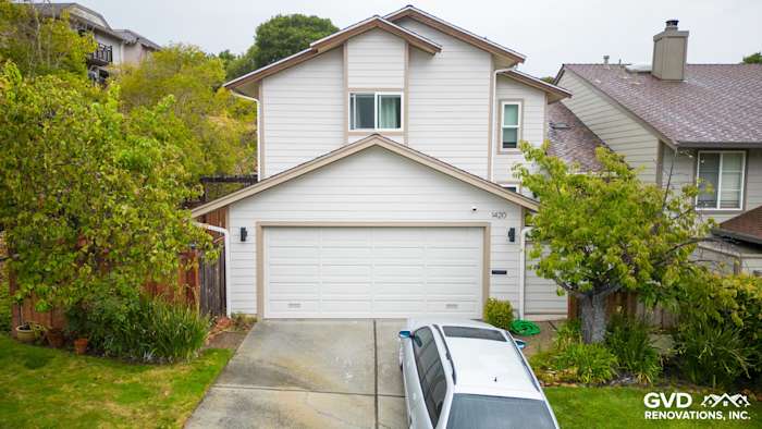 Two-story home in San Mateo, CA with Cobble Stone HardiePlank siding and Khaki Brown trim boards