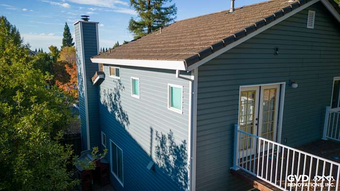 New Alside Prodigy vinyl siding in Folsom, showcasing a sleek blue exterior and modern windows