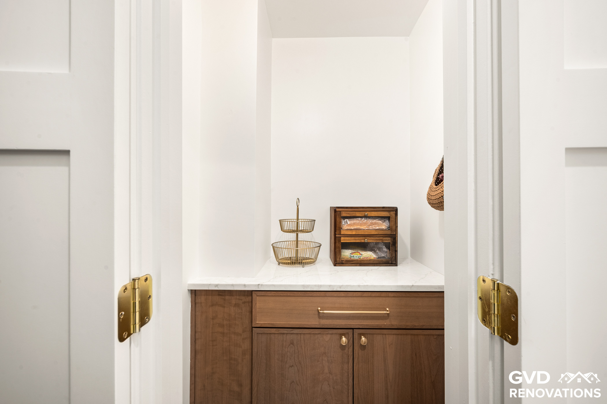 Custom Curved Kitchen Remodel