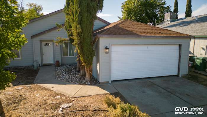 Freshly installed James Hardie Lap Siding and Trim on Sacramento home's exterior, featuring a light gray finish