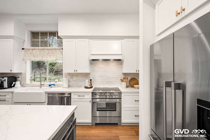 Modern kitchen with Waypoint cabinets, Custom Vadara Bronzo countertops, and stainless steel appliances in Folsom, CA