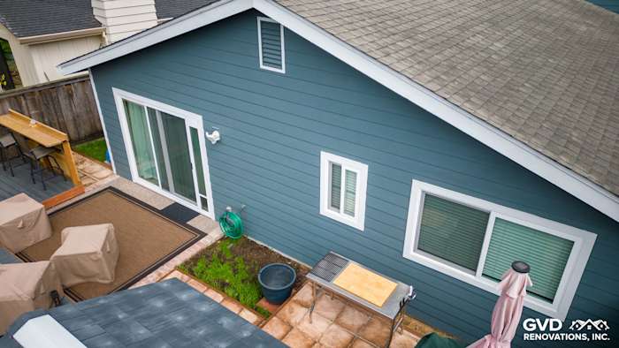 Evening Blue James Hardie Plank siding with Arctic White trim on a home's exterior in Alameda, CA