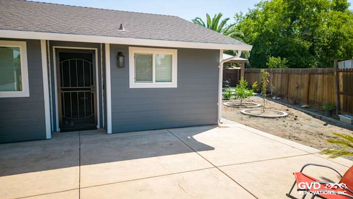Home exterior featuring James Hardie Night Gray lap siding and Arctic White trim in Sacramento, CA