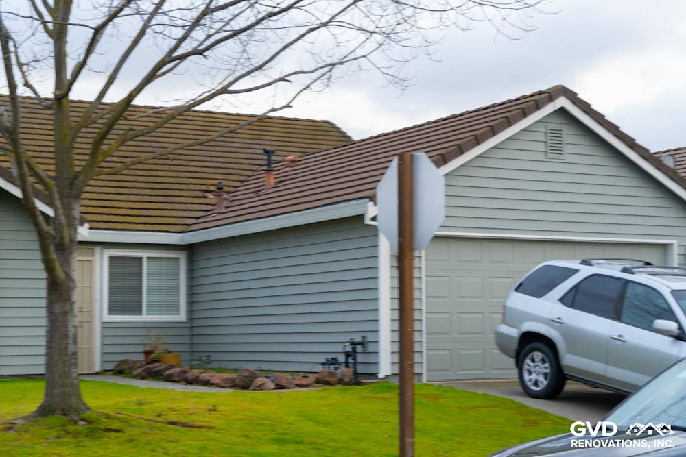 Prodigy Solid Core Insulated Siding, Painted Eaves and Gutters