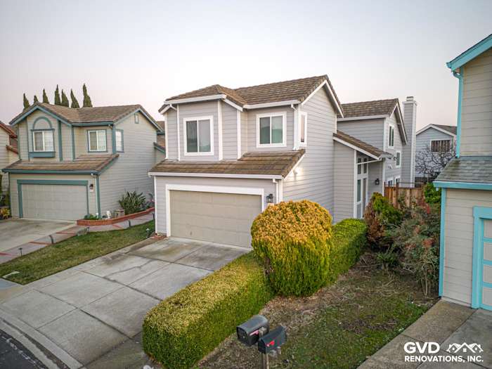Modern home exterior featuring James Hardie Pearl Gray siding and Arctic White HardieTrim in Fremont, CA