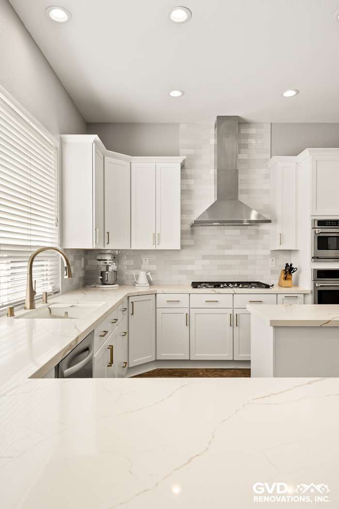 Modern kitchen in Roseville featuring Diamond cabinets, MSI countertop, and sleek backsplash with custom edges