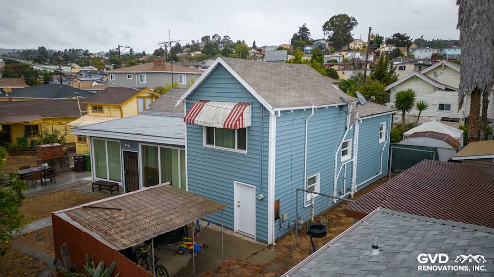 Home exterior showcasing newly installed blue Alside Prodigy vinyl siding and windows in Oakland, CA
