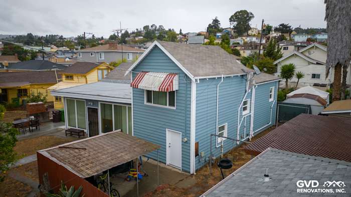 Home exterior showcasing newly installed blue Alside Prodigy vinyl siding and windows in Oakland, CA