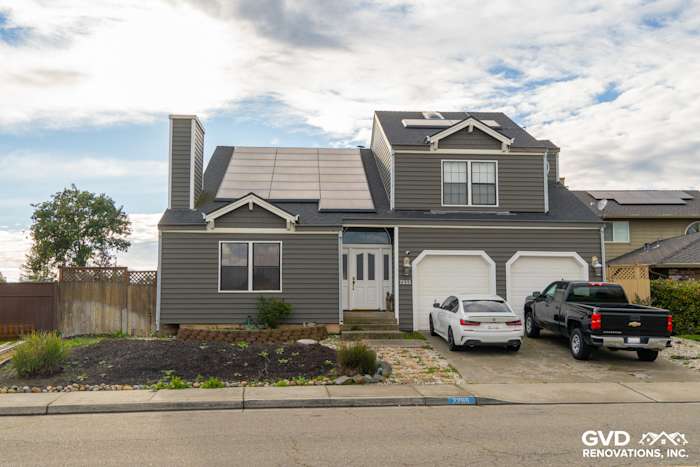 Modern home exterior in Stockton, showcasing dark gray Prodigy Siding and solar panels on the roof