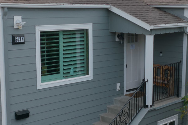 Modern Richmond home featuring Gray Slate James Hardie siding with Arctic White trim and landscaped front yard