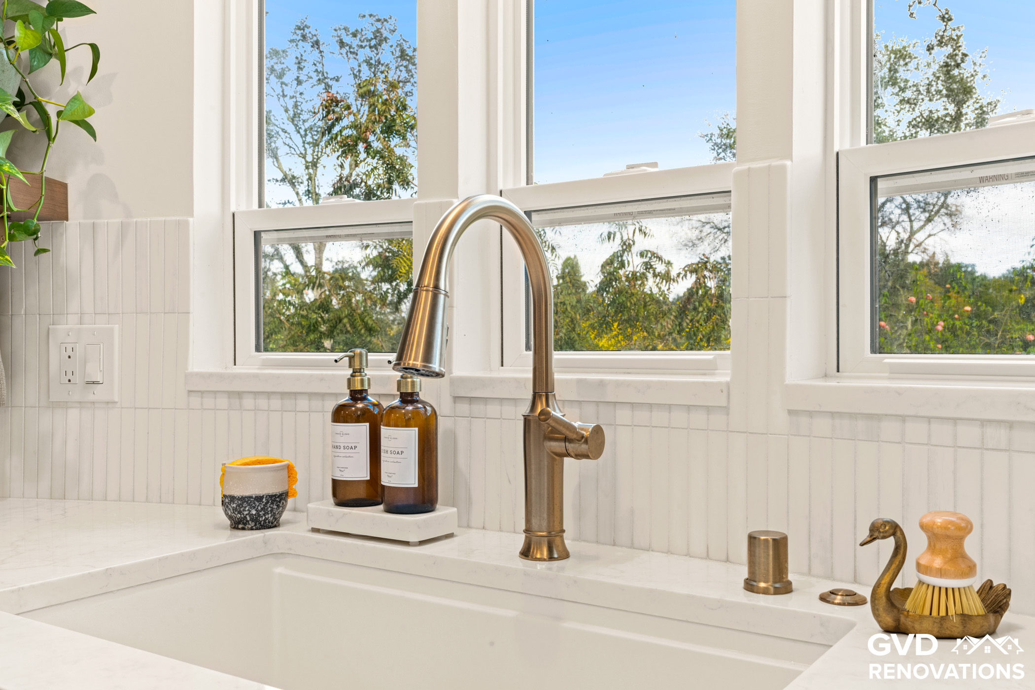 Custom Curved Kitchen Remodel