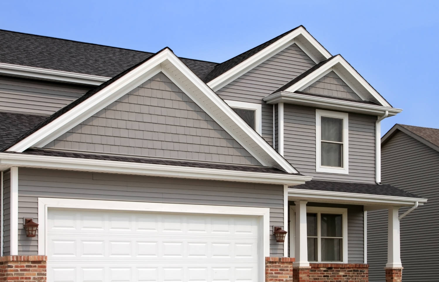 Traditional Vinyl Siding vs. LP® SmartSide® Engineered Wood Siding