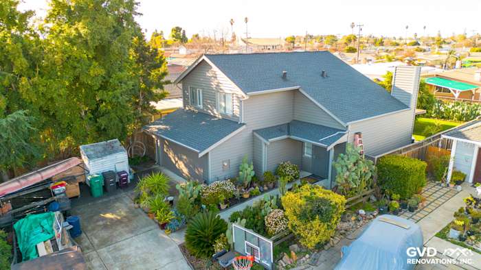 Modern Hayward home with Ageless Slate Alside Prodigy Vinyl siding and landscaped yard