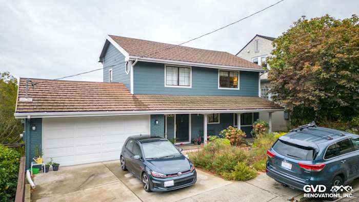Two-story home in Oakland featuring James Hardie Evening Blue Cedarmill siding and Rustic Grain Arctic White trim