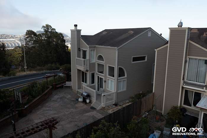 Daly City home featuring Monterey Taupe James Hardie siding and Cobble Stone trim, enhancing exterior aesthetics