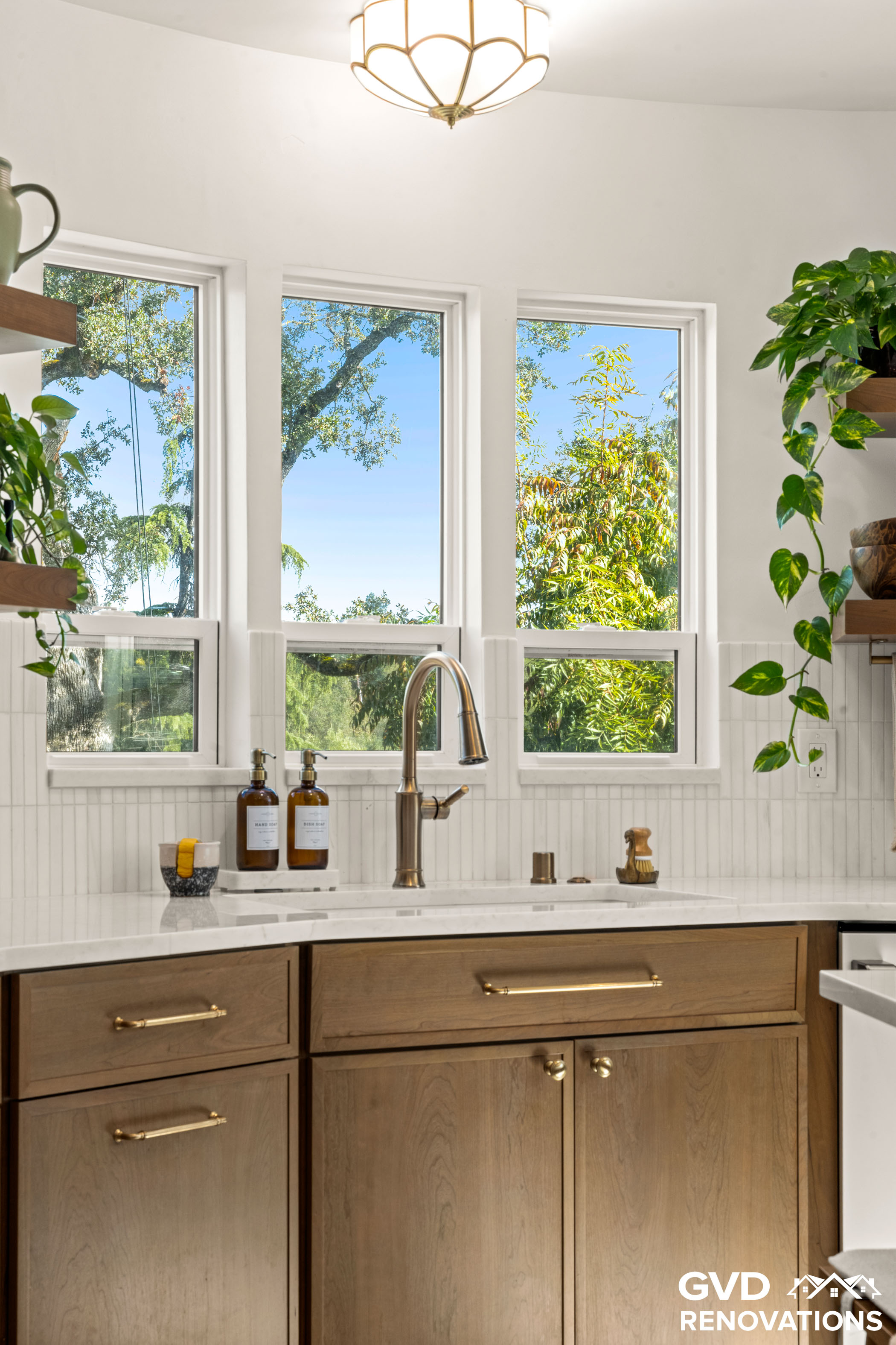 Custom Curved Kitchen Remodel