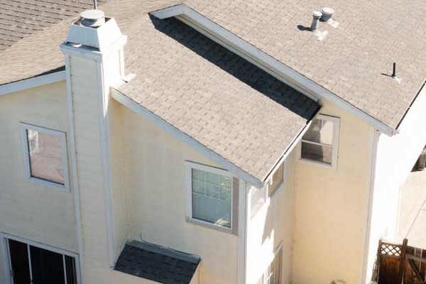 Home exterior in Petaluma featuring Prodigy insulated vinyl siding in cream color, surrounded by landscaping and street view