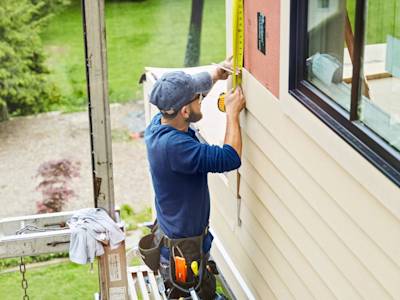 Evaluating the Expense: Repairing or Replacing Your Siding?
