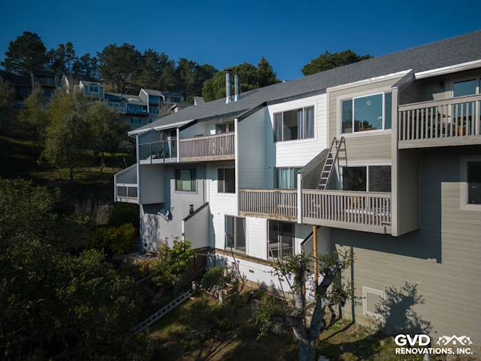 Modern home exterior featuring James Hardie Monterey Taupe siding and Cobble Stone trim in Mill Valley, CA