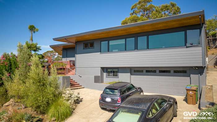 San Rafael home with newly installed Night Gray James Hardie Plank Lap Siding and modern architectural design