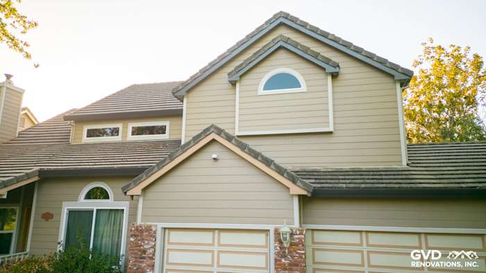 James Hardie Cedarmill siding, HardieTrim, decorative window, and brick accents on Sonoma home exterior