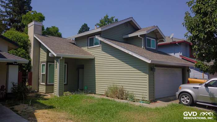 Home exterior featuring Juniper Ridge Prodigy Siding, White Trim, and Milgard Trinsic Windows in Sacramento