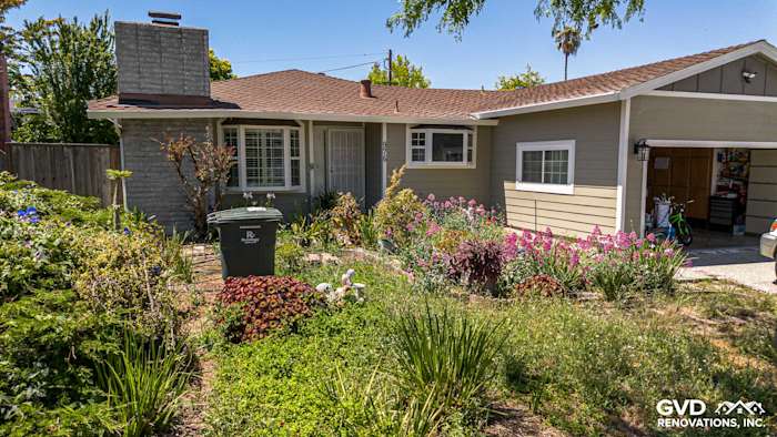 Mountain View home featuring James Hardie siding in Monterey Taupe with Aged Pewter trim and Anlin Windows