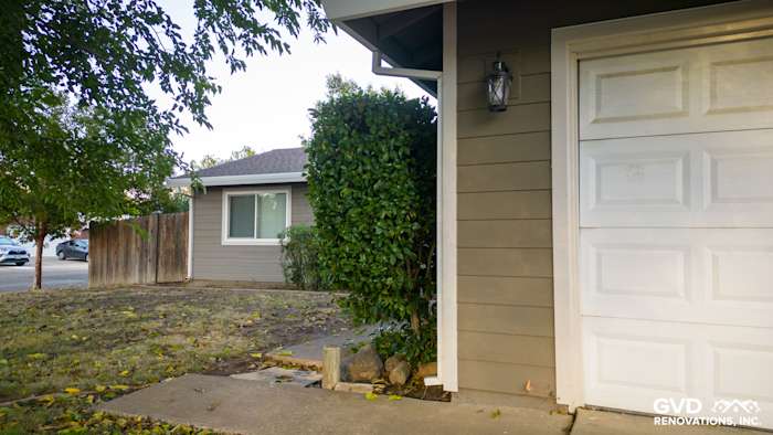 Cobble Stone James Hardie siding on home exterior in Orangevale with landscaped front yard and garage door