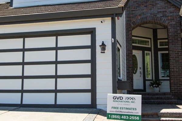 Modern home exterior in Hayward with Arctic White HardiePlank siding and Iron Gray trim, featuring stone accents