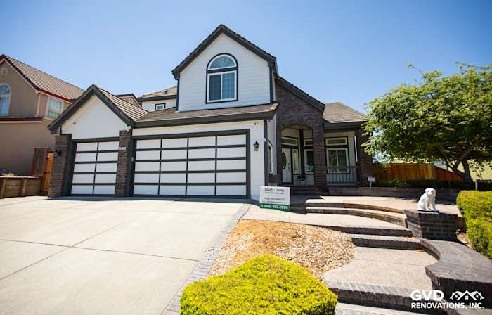Modern home exterior in Hayward with Arctic White HardiePlank siding and Iron Gray trim, featuring stone accents
