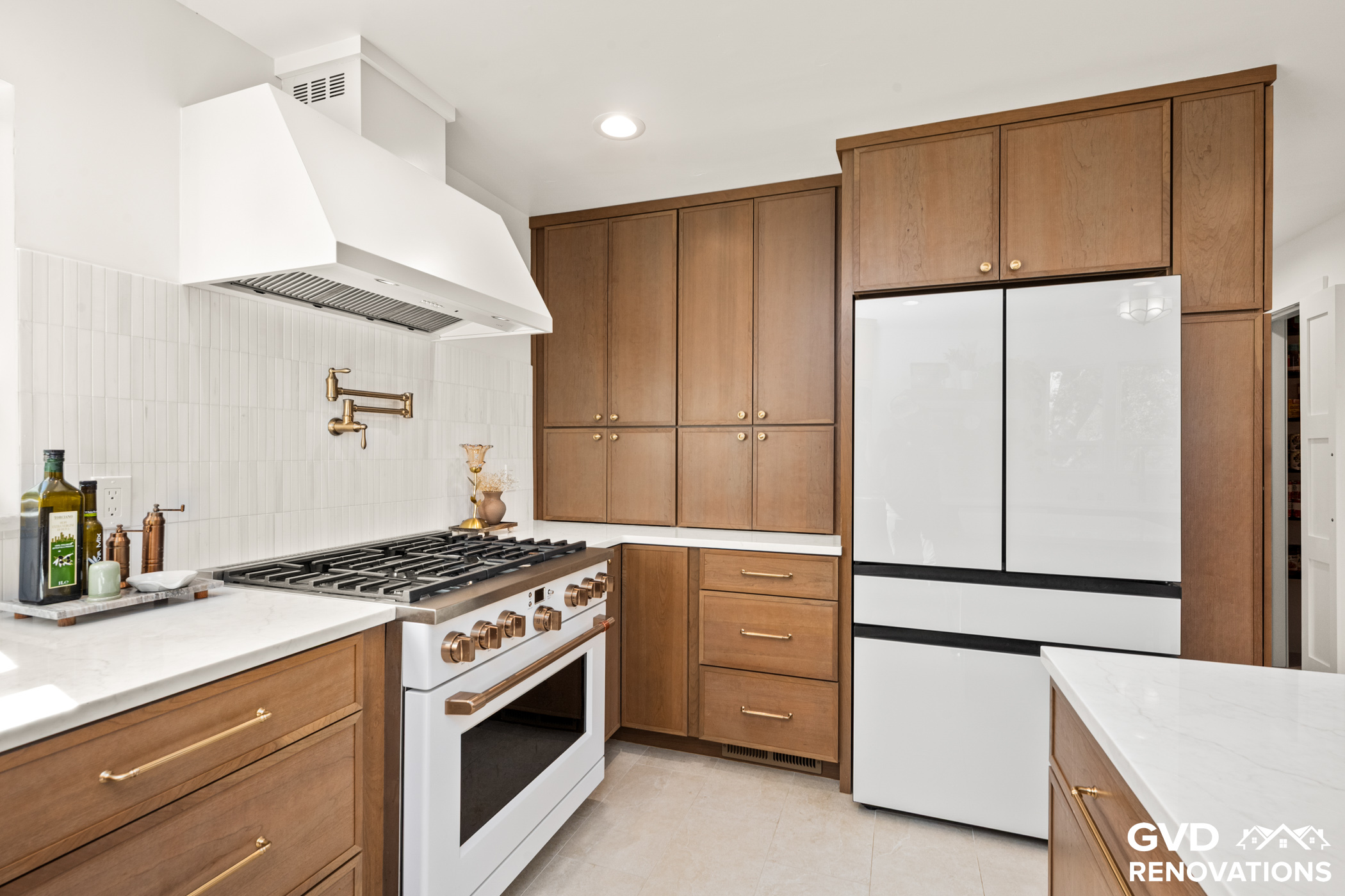 Custom Curved Kitchen Remodel
