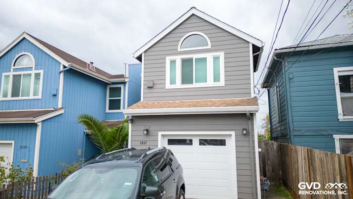 Home exterior featuring Aged Pewter James Hardie siding and Arctic White HardieTrim in Oakland, CA