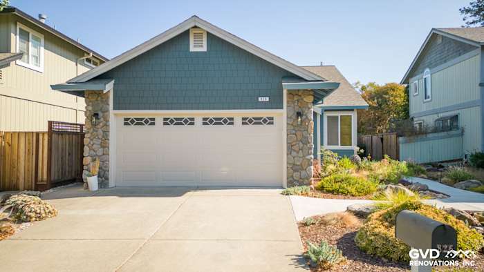 Evening Blue James Hardie Lap Siding on a home exterior with Cobble Stone Trim in Petaluma