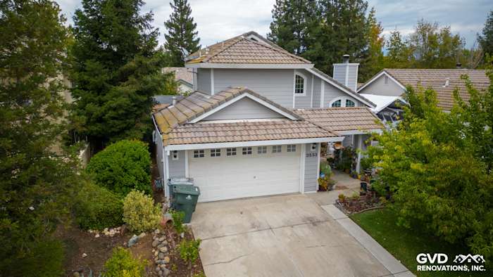 Home exterior featuring James Hardie Cedarmill siding in Pearl Gray with Arctic White trim in Rocklin, CA