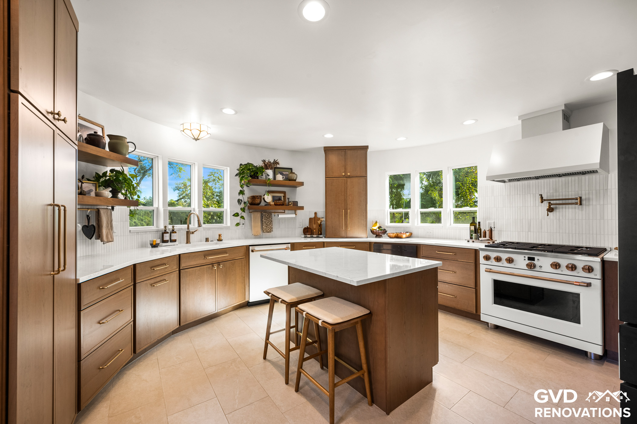 Custom Curved Kitchen Remodel in Fair Oaks
