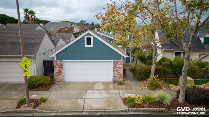 Evening Blue James Hardie siding and Arctic White trim on an Alameda home exterior, showcasing modern design