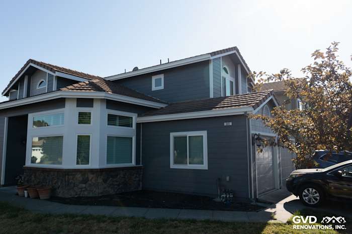 Home exterior featuring James Hardie Night Gray lap siding, Pearl Gray shingles, and Arctic White trim in Petaluma