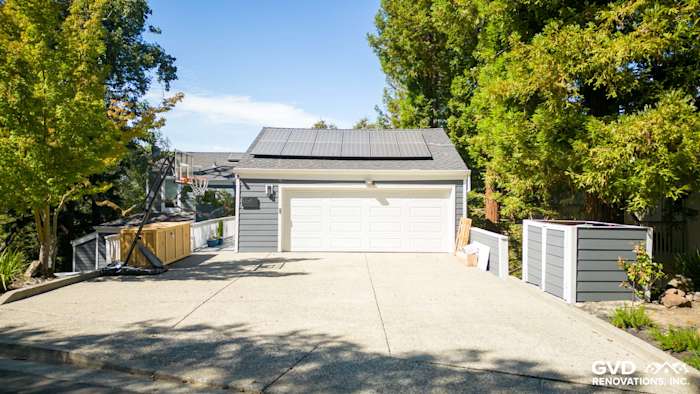 Modern home exterior with James Hardie Night Gray siding and Arctic White trim in Orinda, CA. Solar panels on roof