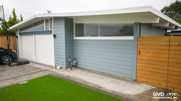 Boothbay Blue James Hardie siding with Arctic White trim on a San Mateo home exterior, featuring a modern design