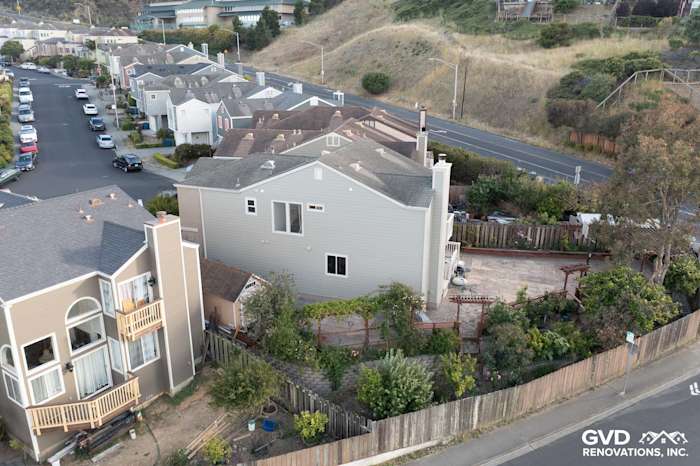 Daly City home showcasing James Hardie Monterey Taupe siding and Cobble Stone trim on exterior wall